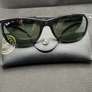 Ray-Ban Black Sunglasses